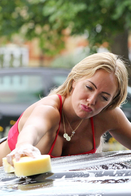 Aisleyne Horgan Wallace & Black Range Rover Evoque's Nude Picture