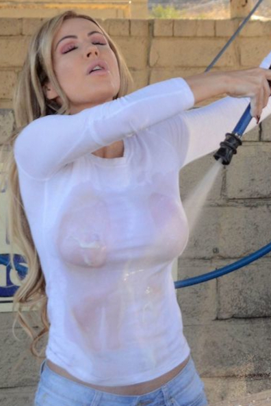 Ana Braga & Merc GL's Nude Picture